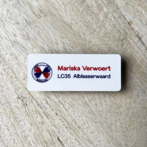 Naambadge 6-8 weken levertijd!