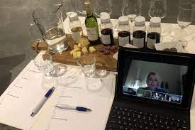 De digitale wijnproeverij vond plaats via ZOOM. (© Eigen foto)