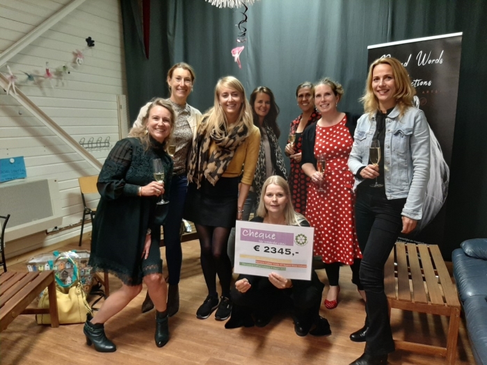 De Ladies’ Circle N.W. Veluwe reikt cheque uit aan Beyond Words Productions (Beyond Words Productions) De Ladies' Circle N.W. Veluwe reikt cheque uit aan Beyond Words Productions (Beyond Words Productions)