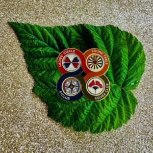 Sidebyside pin 4-clubs Nederland